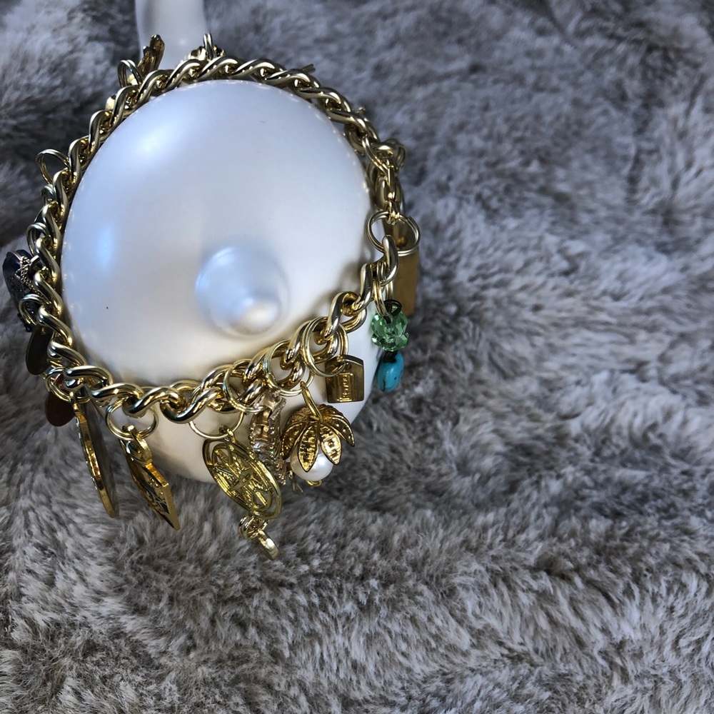 Found objects charm bracelet - Picture 8 of 8